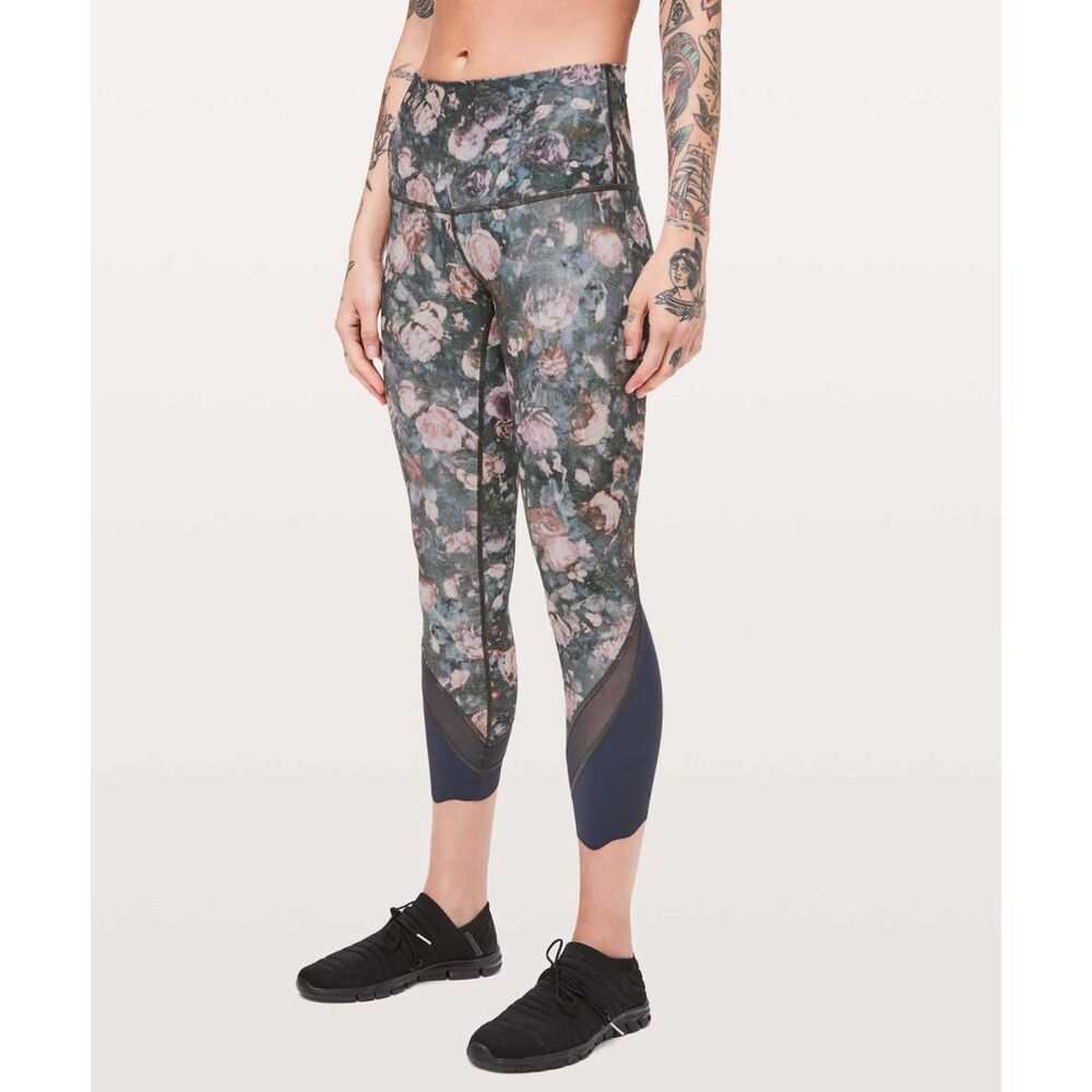 RARE Lululemon Wunder Under Crop Scallop Size 4 Frosted Rose EUC Special Edition - Picture 3 of 7